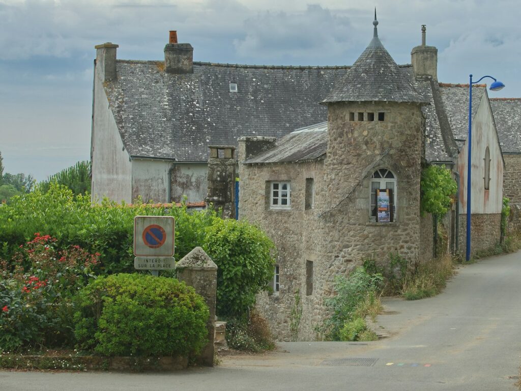 Maisons en pierre dans un village breton